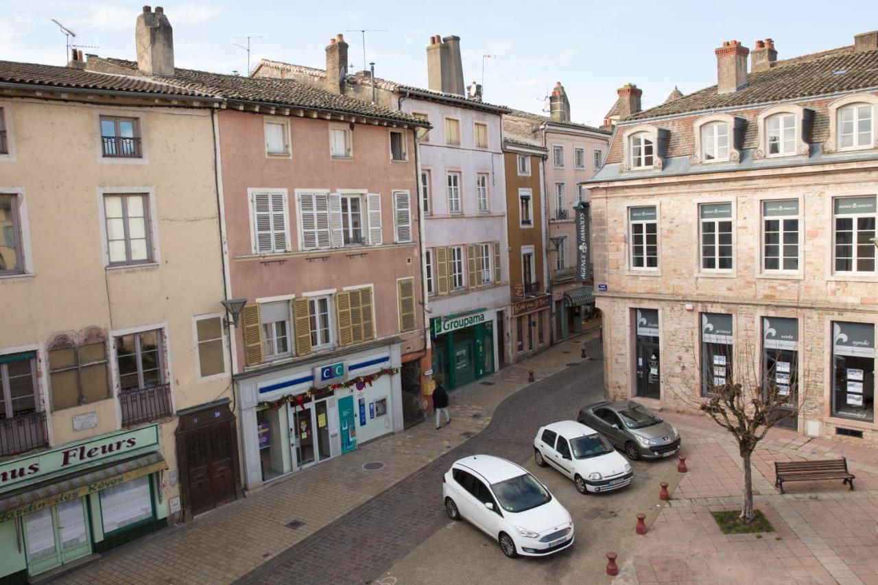 Spacieux appartement, A-mi-chemin, au coeur de Tournus Extérieur photo