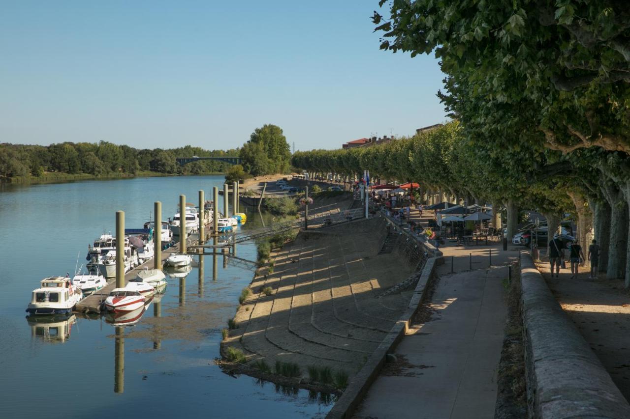 Spacieux appartement, A-mi-chemin, au coeur de Tournus Extérieur photo