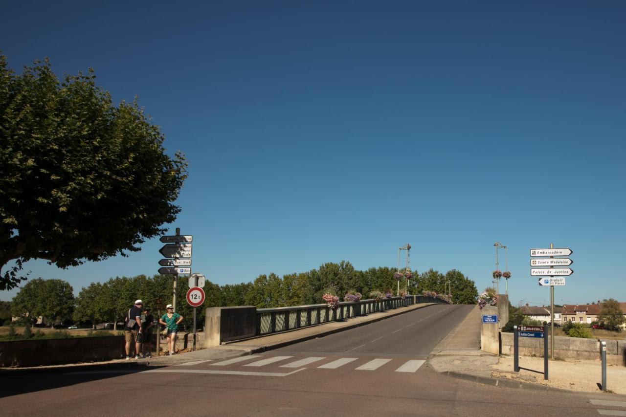 Spacieux appartement, A-mi-chemin, au coeur de Tournus Extérieur photo