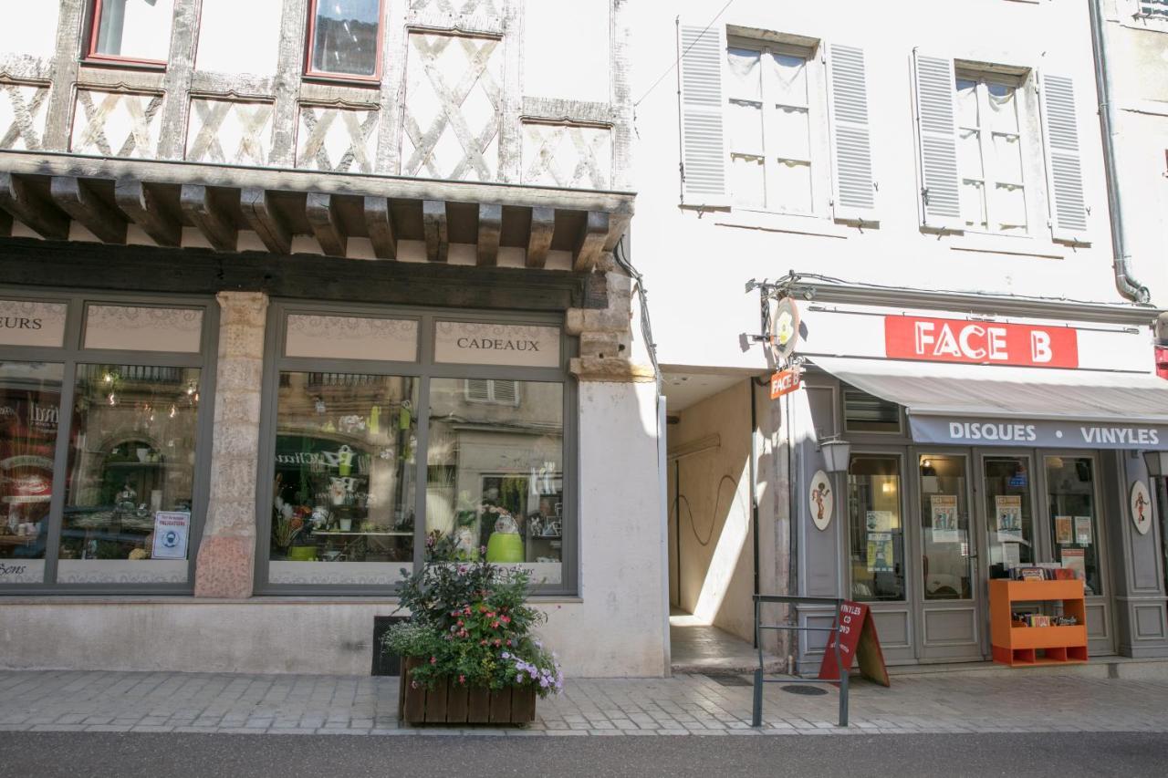 Spacieux appartement, A-mi-chemin, au coeur de Tournus Extérieur photo