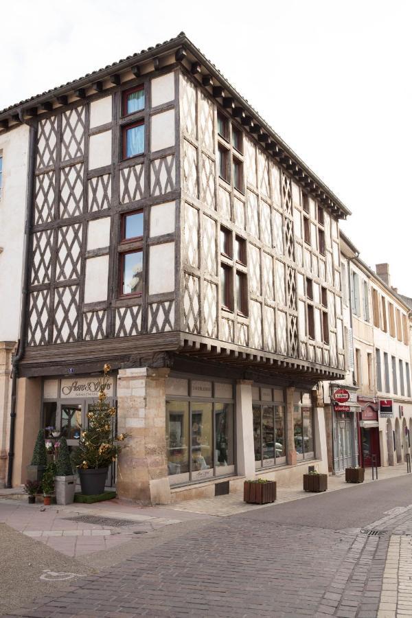 Spacieux appartement, A-mi-chemin, au coeur de Tournus Extérieur photo